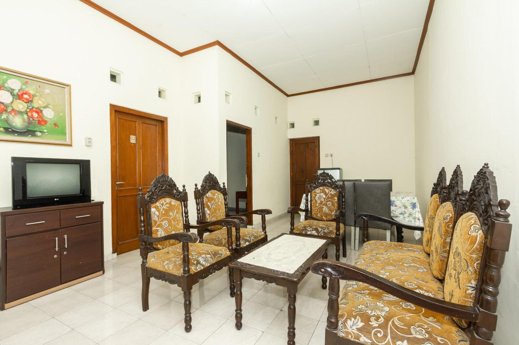 Super Oyo 1150 Omah Ladrang Kejayan Exterior foto