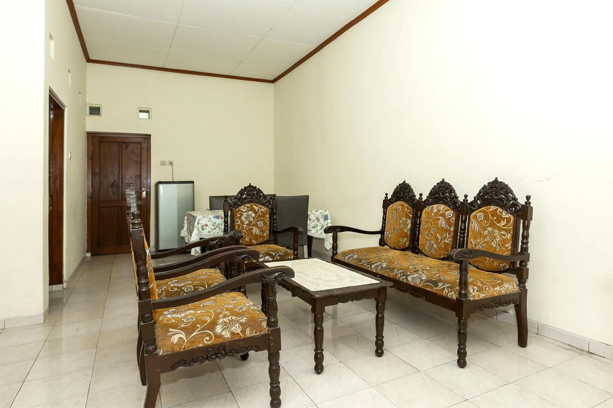 Super Oyo 1150 Omah Ladrang Kejayan Exterior foto